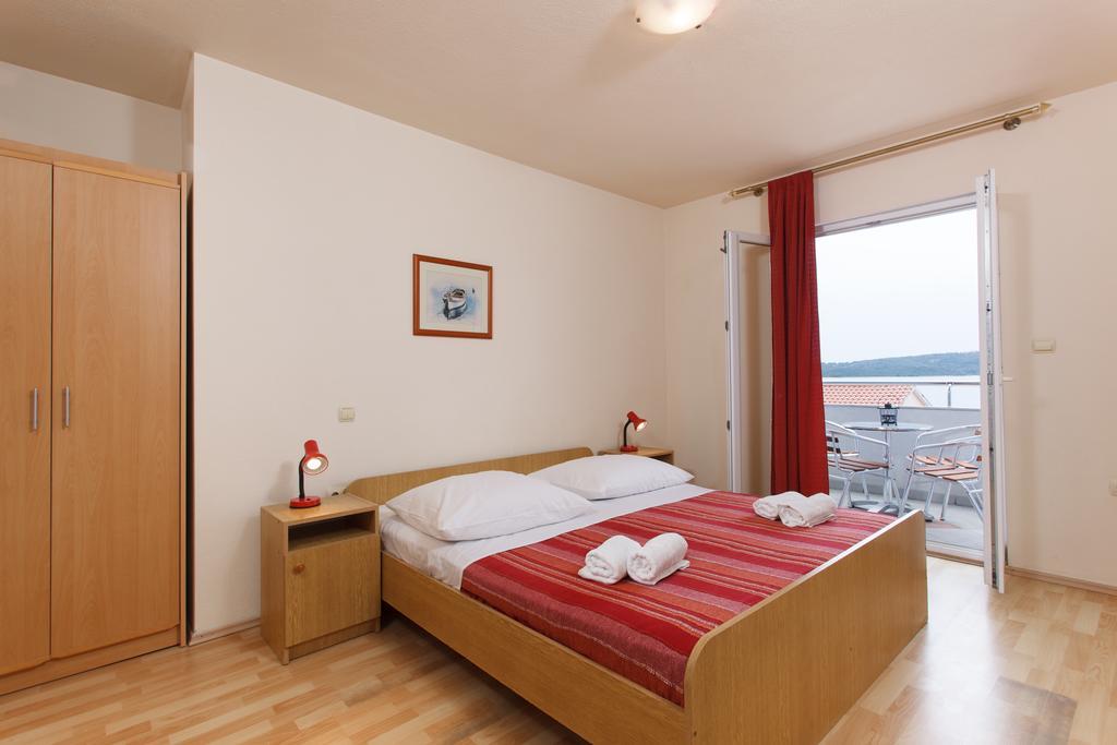 Apartments Alajbeg Trogir Rum bild