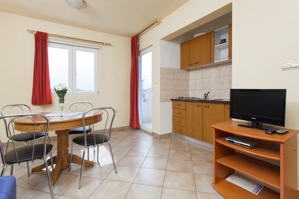 Apartments Alajbeg Trogir Rum bild